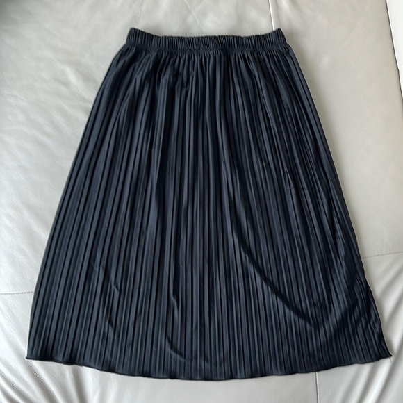 Zara pleated skirt for girls.  Size 11-12 yrs. - Picture 1 of 3